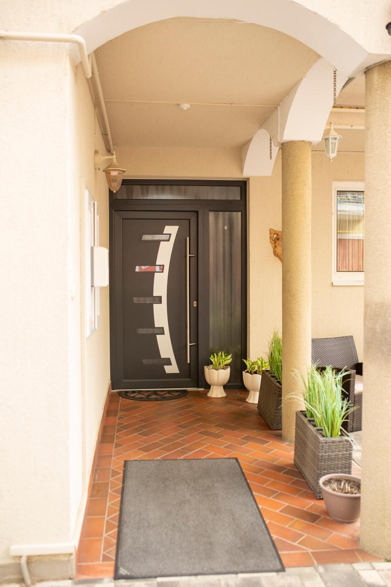 Huerkecz Apartmanhaz Хевіз Екстер'єр фото