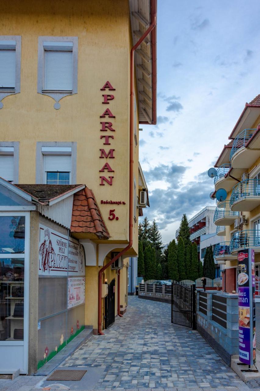 Huerkecz Apartmanhaz Хевіз Екстер'єр фото