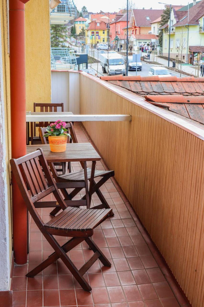 Huerkecz Apartmanhaz Хевіз Екстер'єр фото